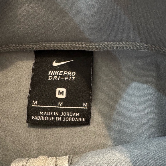 NIKE PRO Dri-Fit Women’s Size Medium quarter zip pullover Gray active wear - Picture 3 of 8